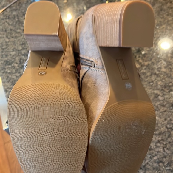 Suede light brown zip up low boot - Picture 4 of 4